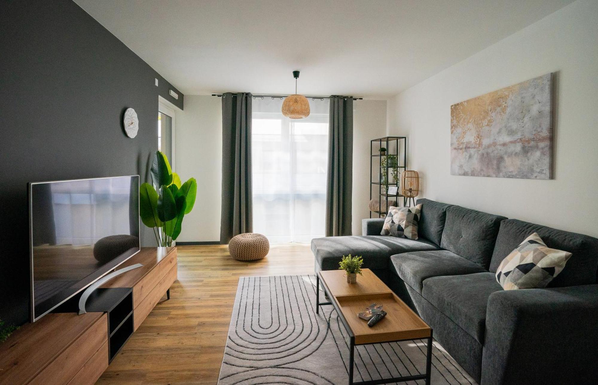 Reitz - Apartment I Zentrale Lage I Stellplatz I 55Qm I 2 Zimmer I Kueche I Bad I Terrasse Bad Hersfeld Exterior photo